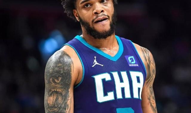 开云登录入口地址-自由市场开放前曝出丑闻 小桥被控家暴遭到逮捕