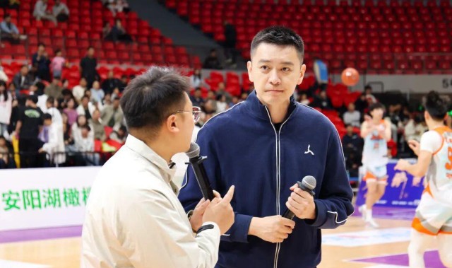 杨鸣现身十堰：他们距离CBA仅一步之遥！