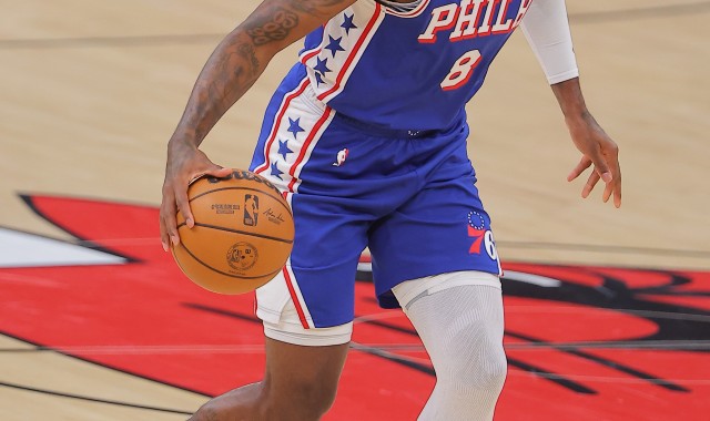 开云电子-下半场有些乏力！乔治11中5拿到14分7板2助 下半场仅得2分